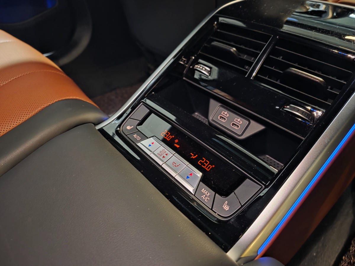 BMW 8 Series, 2024 — фото 7 из 8