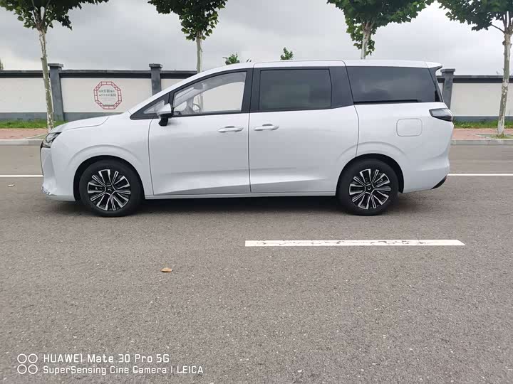 Wuling Starlight 730 Hybrid/EV, 2025 — фото 3 из 9