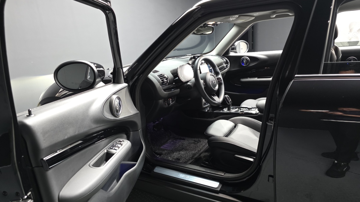 Mini Clubman, 2023 — фото 10 из 12