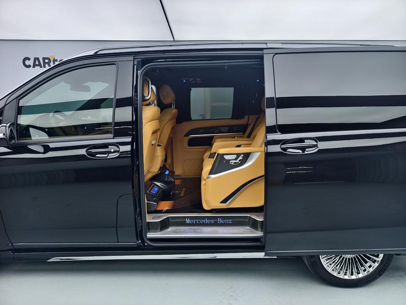 Mercedes-Benz V-Class, 2022 — фото 9 из 12