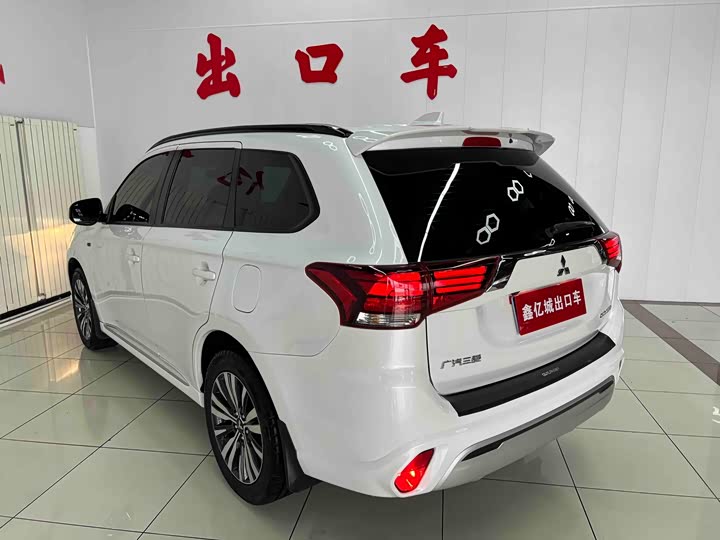Mitsubishi Outlander, 2022 — фото 6 из 9