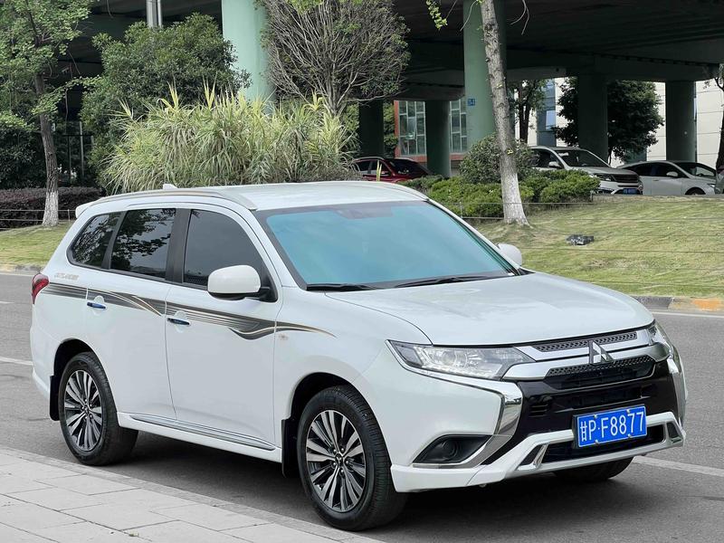 Mitsubishi Outlander, 2022 — фото 3 из 12