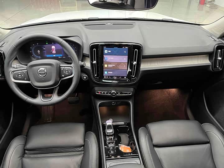 Volvo XC40, 2023 — фото 2 из 9