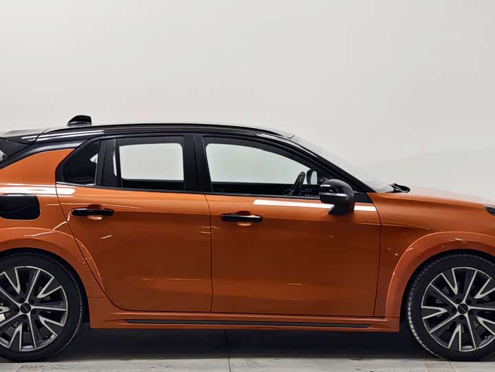 Lynk & Co 02 Hatchback, 2022 — фото 7 из 9
