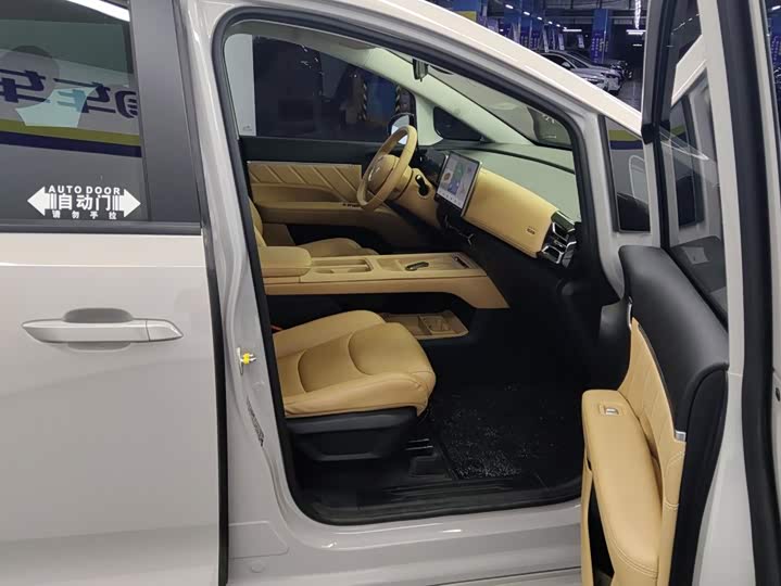 Wuling Starlight 730 Hybrid/EV, 2025 — фото 8 из 9