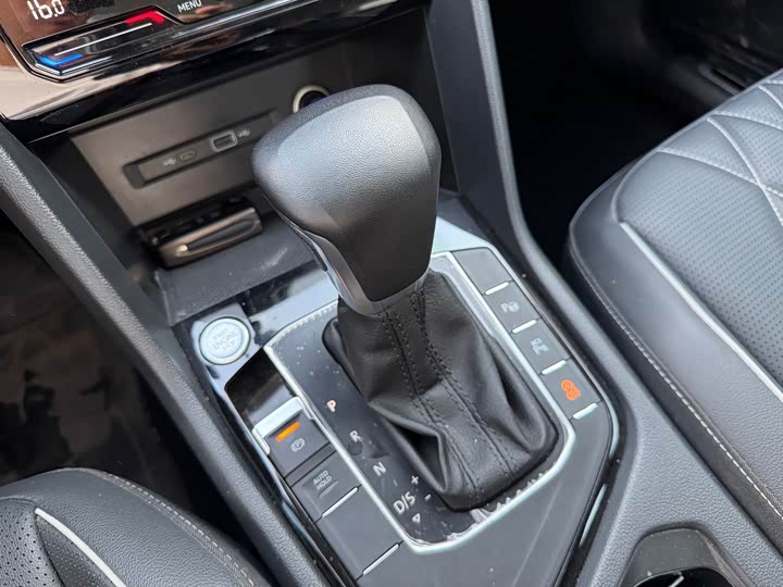 Volkswagen Tiguan L Pro, 2024 — фото 6 из 9