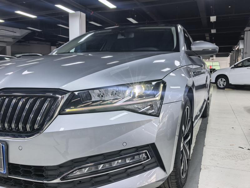 Skoda Superb, 2023 — фото 8 из 12