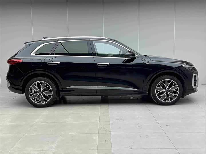 Audi Q5L, 2025 — фото 3 из 9