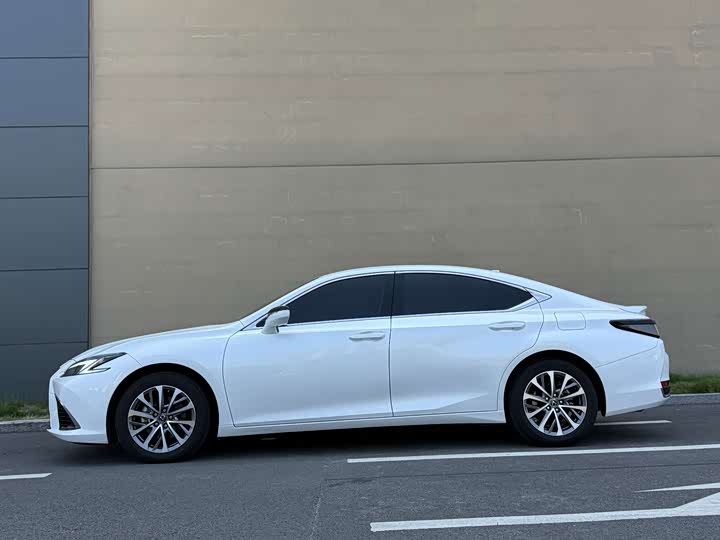 Lexus ES, 2025 — фото 5 из 9