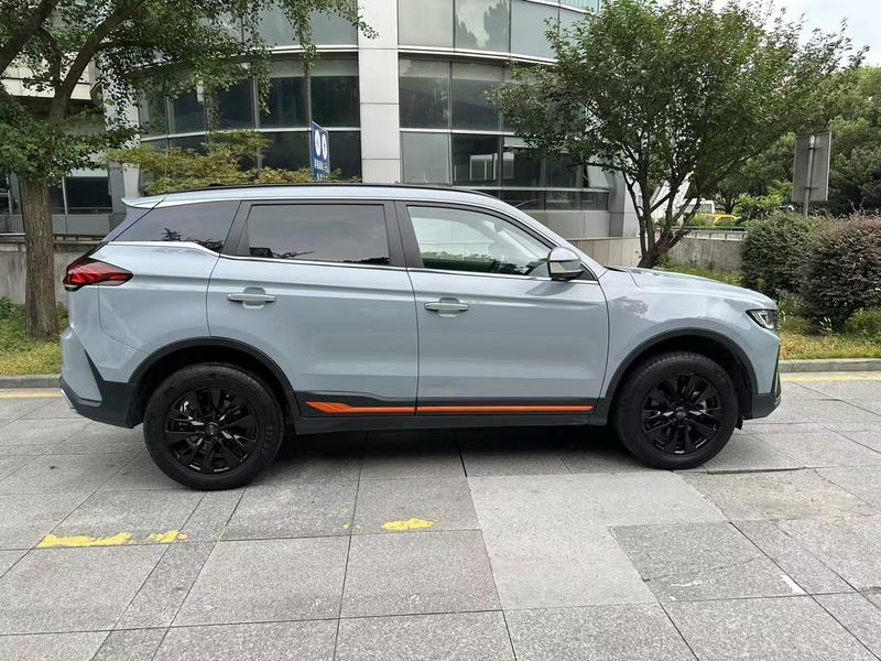Geely Atlas, 2023 — фото 6 из 11