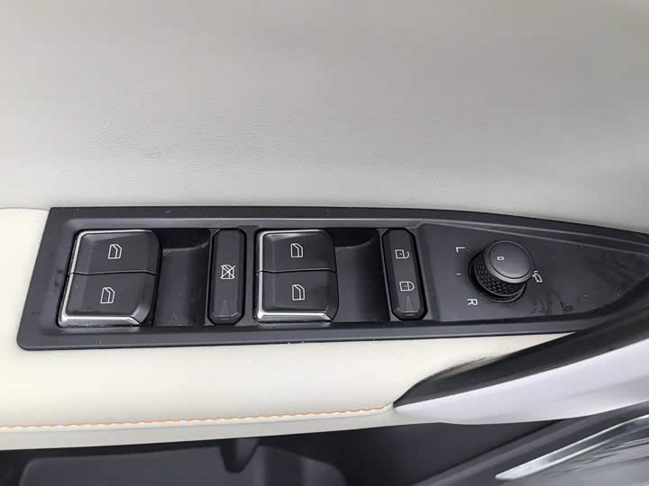 Lynk & Co 06 EM-P Hybrid, 2022 — фото 9 из 9