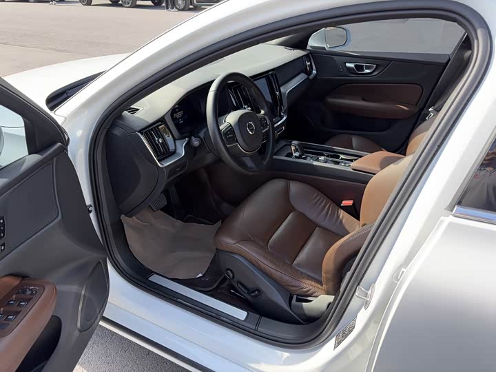 Volvo S60, 2022 — фото 5 из 9