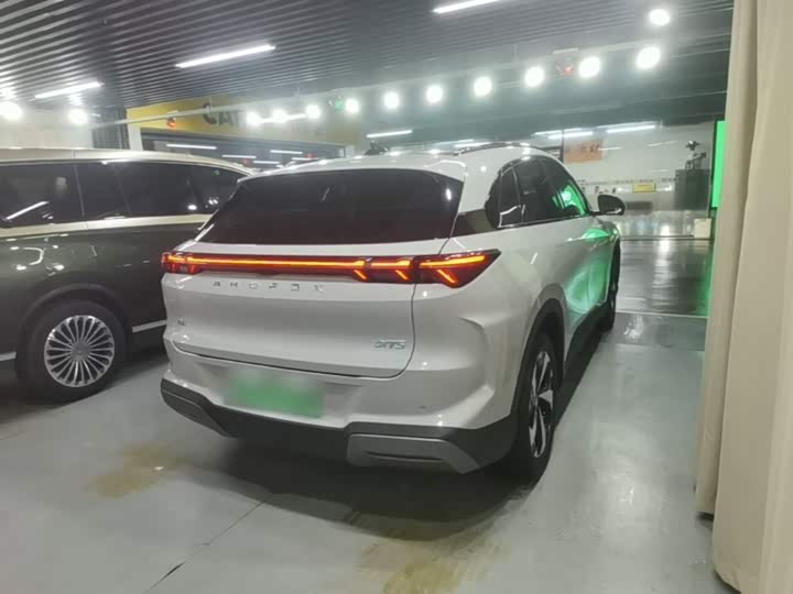 BAIC Arcfox Alpha T5, 2026 — фото 7 из 9