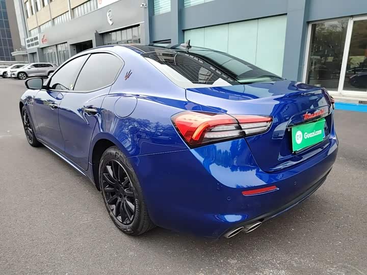 Maserati Ghibli, 2023 — фото 5 из 9