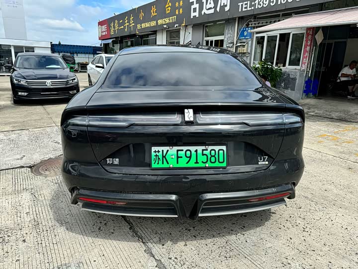 BYD Yangwang U7, 2025 — фото 8 из 9