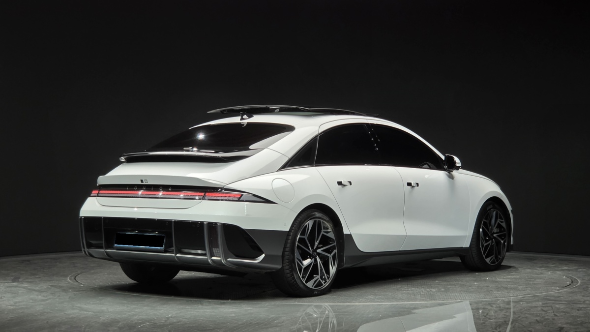 Hyundai Ioniq 6, 2023 — фото 2 из 12