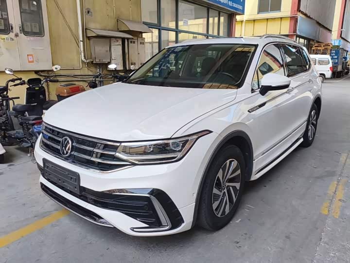 Volkswagen Tiguan L Hybrid, 2022 — купить в Казани под ключ