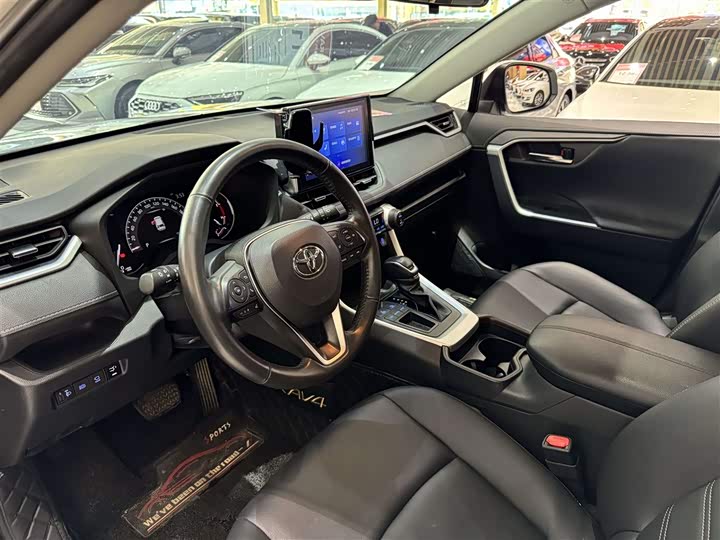 Toyota RAV4, 2023 — фото 5 из 9