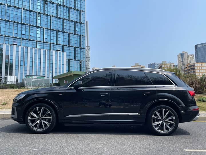 Audi Q7, 2023 — фото 3 из 9