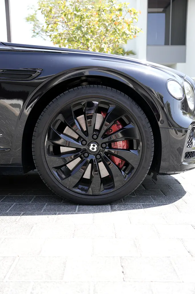 Bentley Flying Spur, 2022 — фото 3 из 10