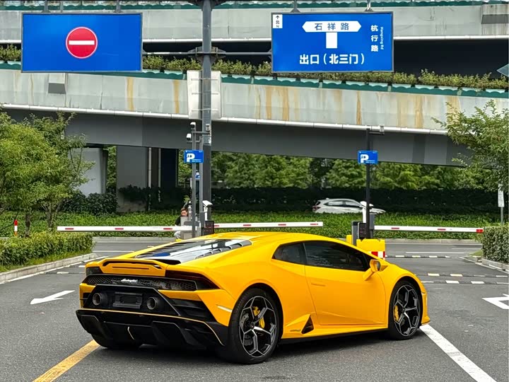Lamborghini Huracán, 2022 — фото 7 из 9