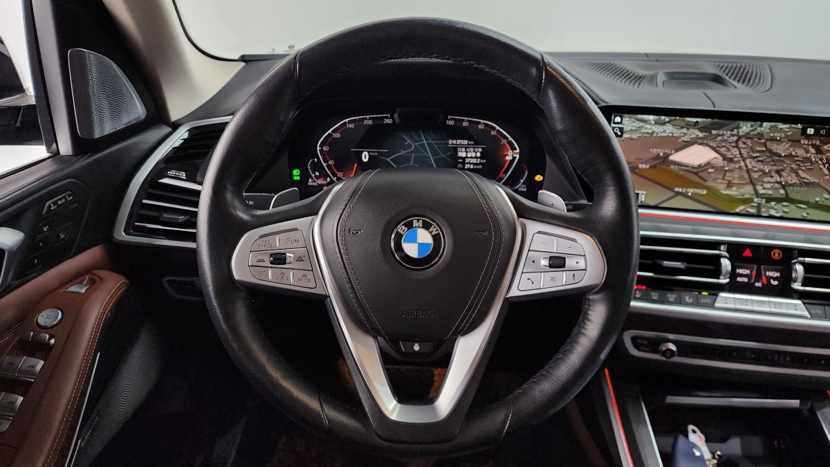 BMW X7, 2021 — фото 12 из 12