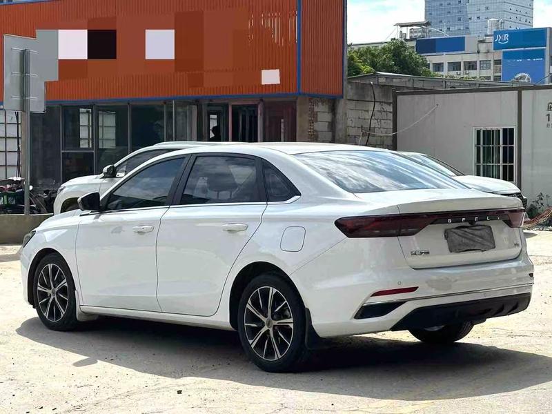 Geely Emgrand, 2021 — фото 4 из 12