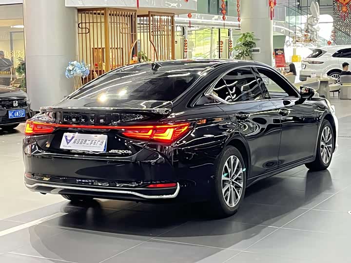 Lexus ES, 2025 — фото 7 из 9