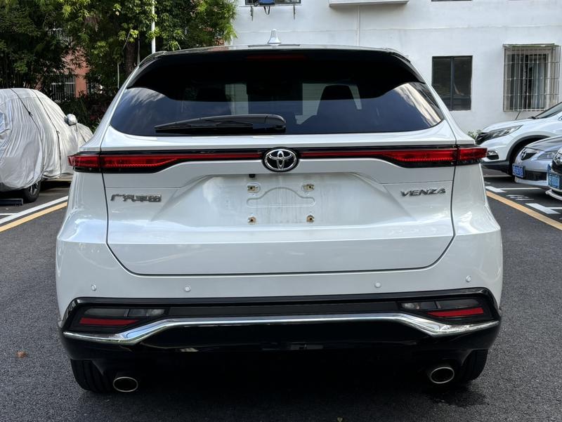 Toyota Venza, 2023 — фото 5 из 12