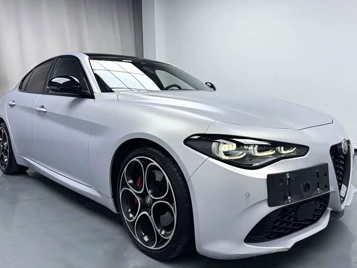 Alfa Romeo Giulia, 2023 — фото 2 из 9