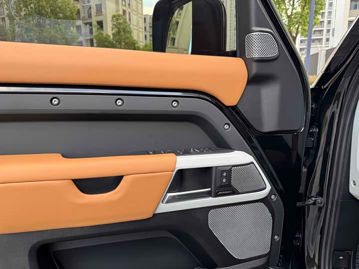 Land Rover Defender, 2023 — фото 4 из 12