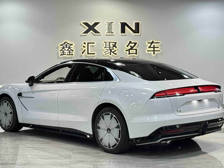 BYD Yangwang U7, 2025 — фото 4 из 9