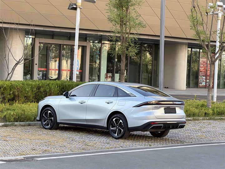 Geely Galaxy L6, 2025 — фото 6 из 9