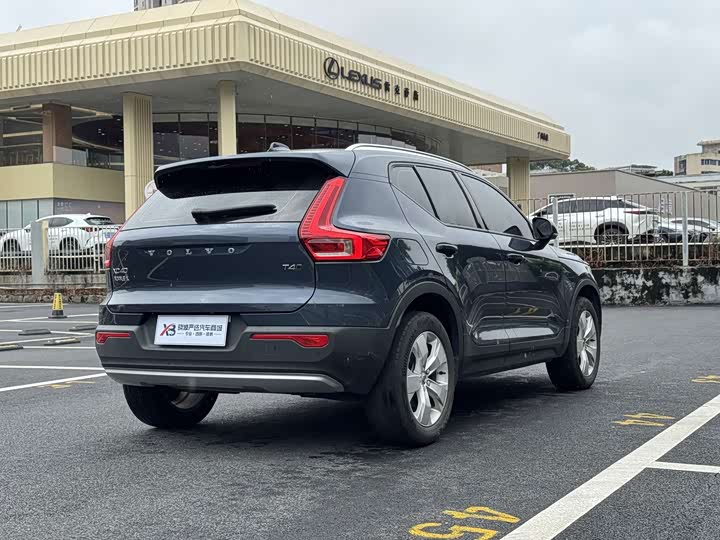 Volvo XC40, 2022 — фото 4 из 9