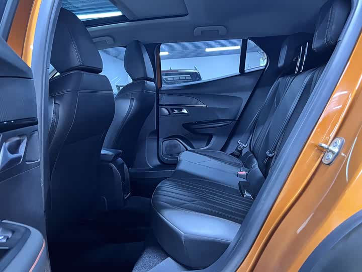 Peugeot 2008, 2022 — фото 8 из 9