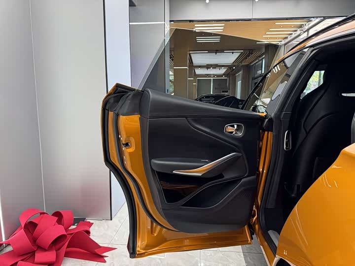Aston Martin DBX, 2021 — фото 7 из 9