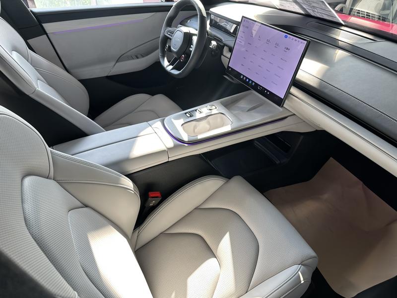 Xiaomi SU7, 2025 — фото 8 из 12