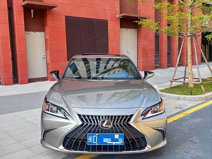 Lexus ES, 2024 — фото 2 из 9