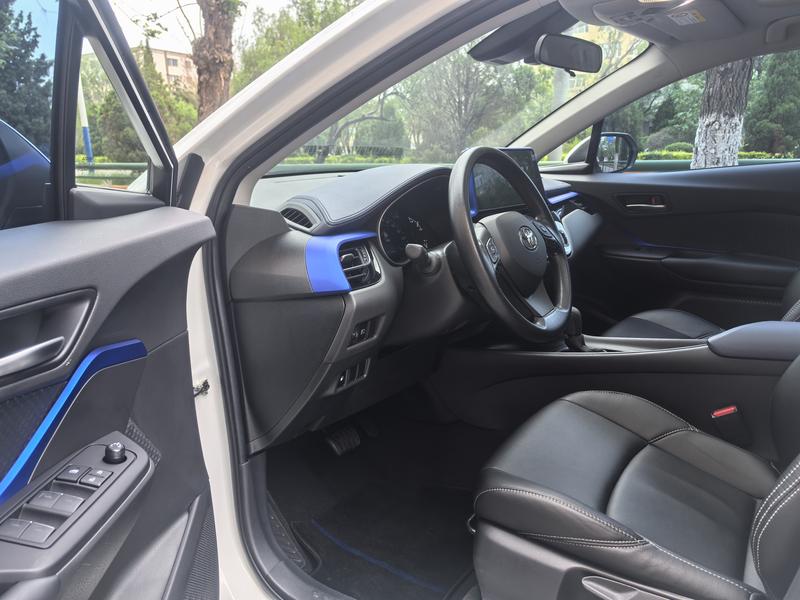 Toyota C-HR, 2023 — фото 11 из 12