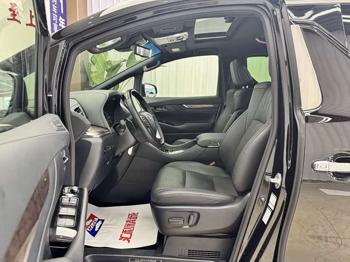 Toyota Alphard, 2021 — фото 7 из 9