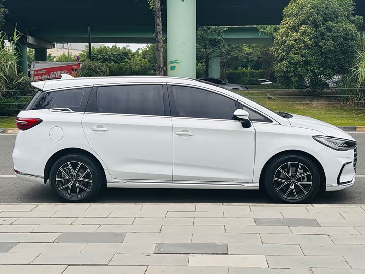 BYD Song Max Hybrid, 2022 — фото 4 из 9
