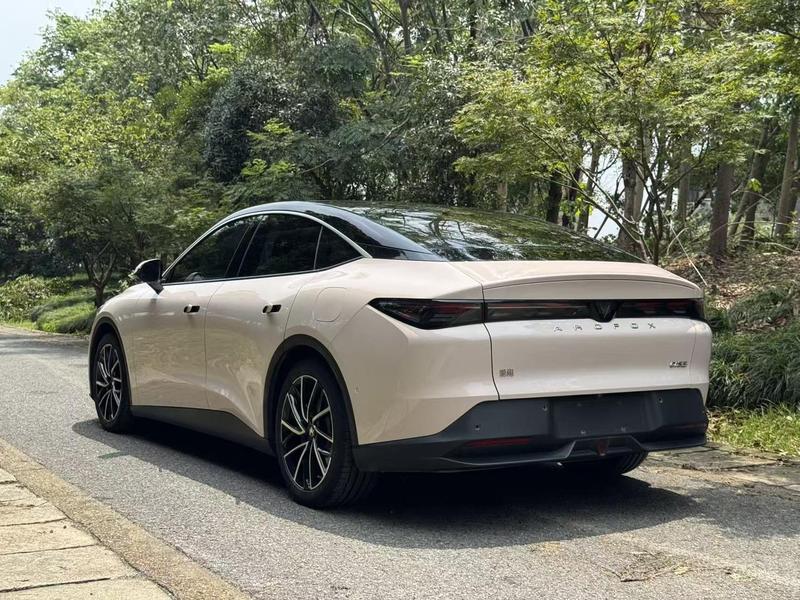 BAIC Arcfox Alpha S5, 2024 — фото 5 из 11