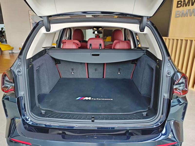 BMW iX3, 2023 — фото 8 из 9