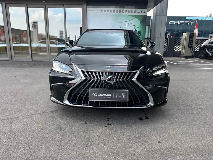 Lexus ES, 2023 — фото 2 из 9