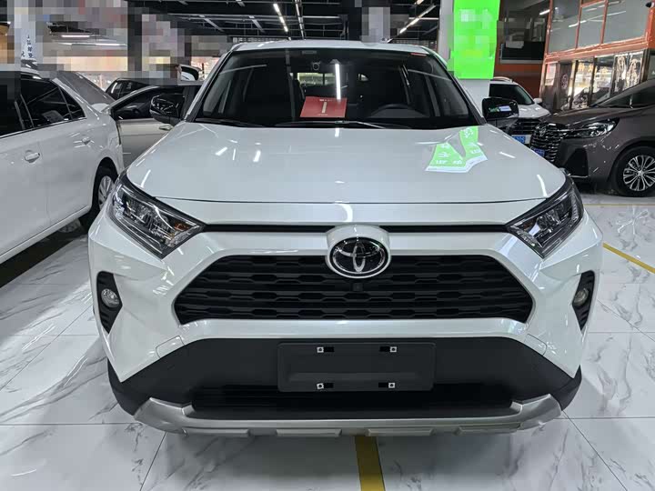 Toyota RAV4, 2022 — фото 2 из 9