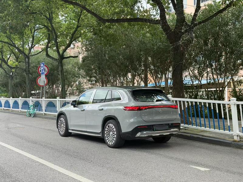 Mercedes-Benz Maybach EQS SUV, 2025 — фото 3 из 10