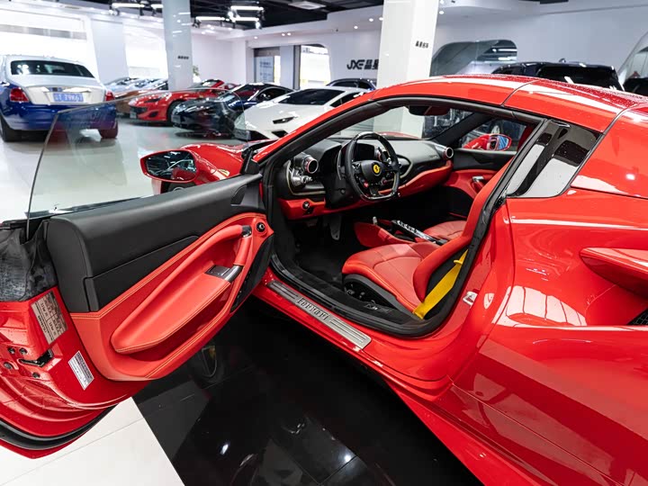 Ferrari F8, 2022 — фото 4 из 9