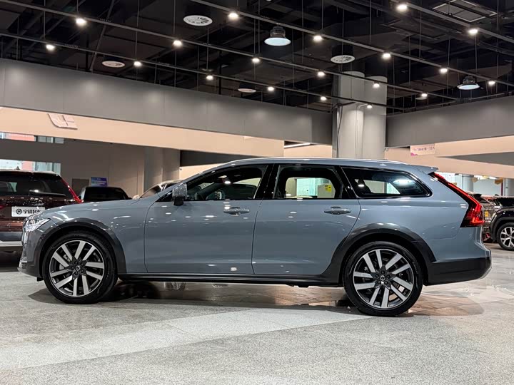 Volvo V90, 2021 — фото 7 из 9