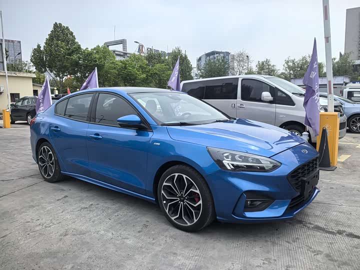 Ford Focus, 2021 — фото 2 из 9