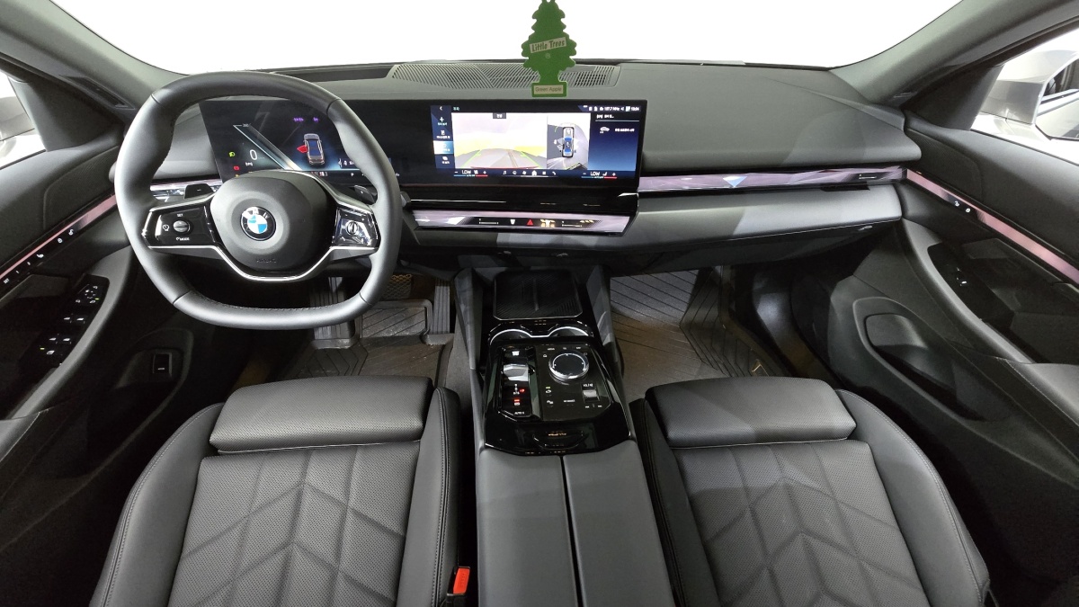 BMW 5 Series, 2025 — фото 6 из 12